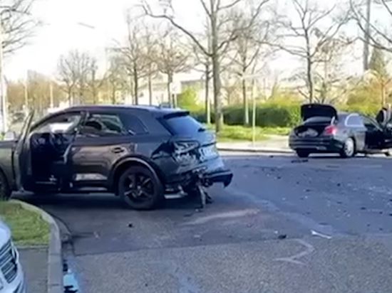 Ein Verkehrsunfall am Dienstag bei Karlsruhe-Knielingen. Der Verursacher stand laut Polizei unter Drogeneinfluss, Cannabis und Kokain.  