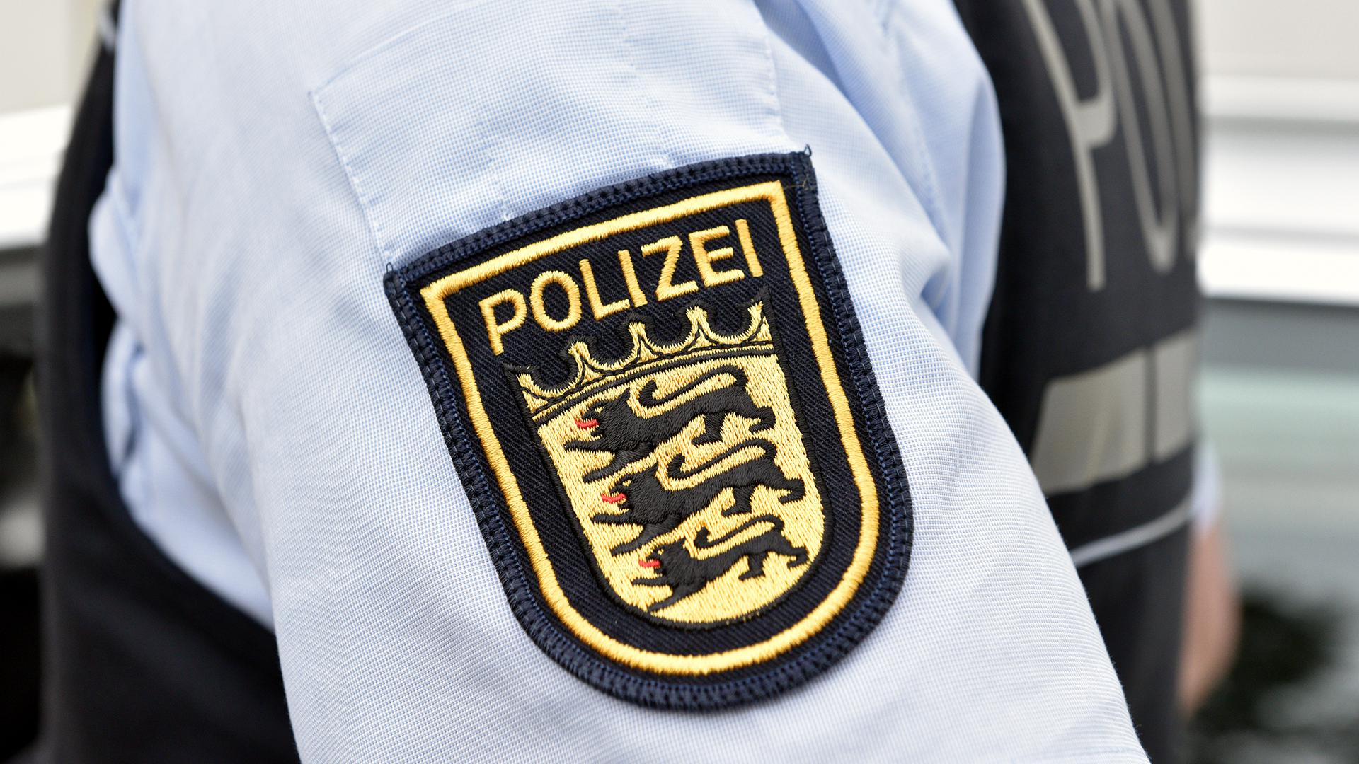 Das Wappen der Polizei Baden-Württemberg befindet sich auf einem Uniformärmel. (Symbolbild)
