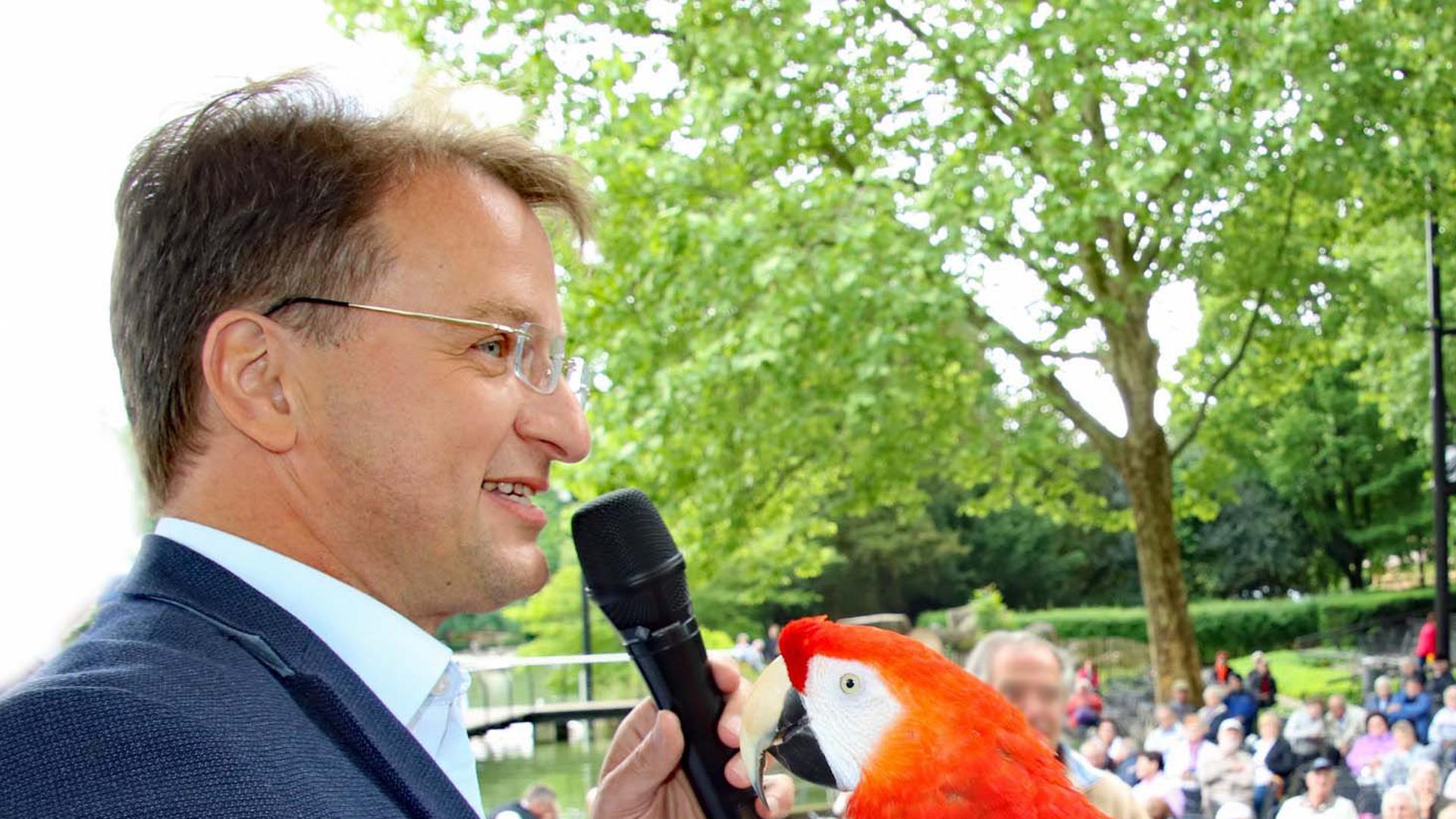Zoodirektor Dr. Matthias Reinschmidt wird den Gästen der Volksbank Karlsruhe Baden-Baden tierische Neuigkeiten verraten.
