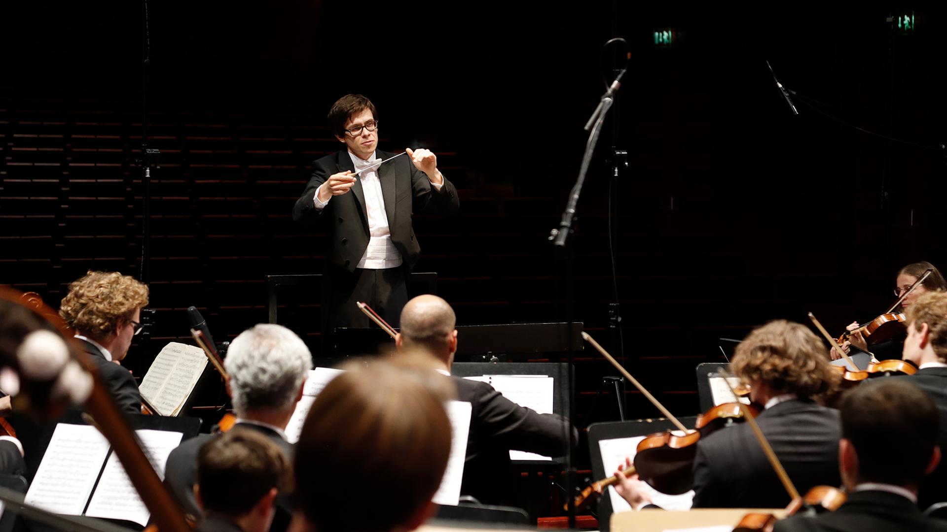 Sinfonieorchester des KIT, Dirigent Tobias Dreweius, bei der Live-Aufnahme am 22.10.2021 zur Einreichung zum Deutschen Orchesterwettbewerb.