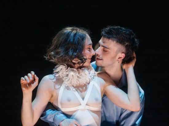 Swana Rode und Andrej Aganowski in  „Gabriel“ am Staatstheater Karlsruhe, Premiere: 14.04.2022