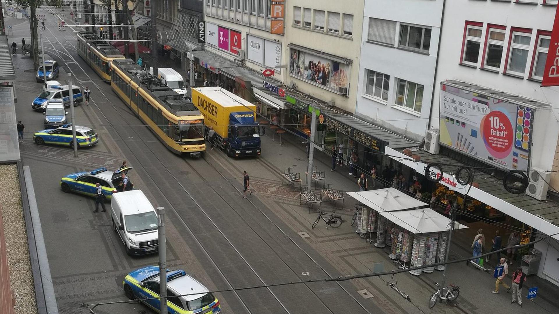 Am Mittwochvormittag konnte ein Raubüberfall auf eine Bankfiliale in der Karlsruher Kaiserstraße vereitelt werden.