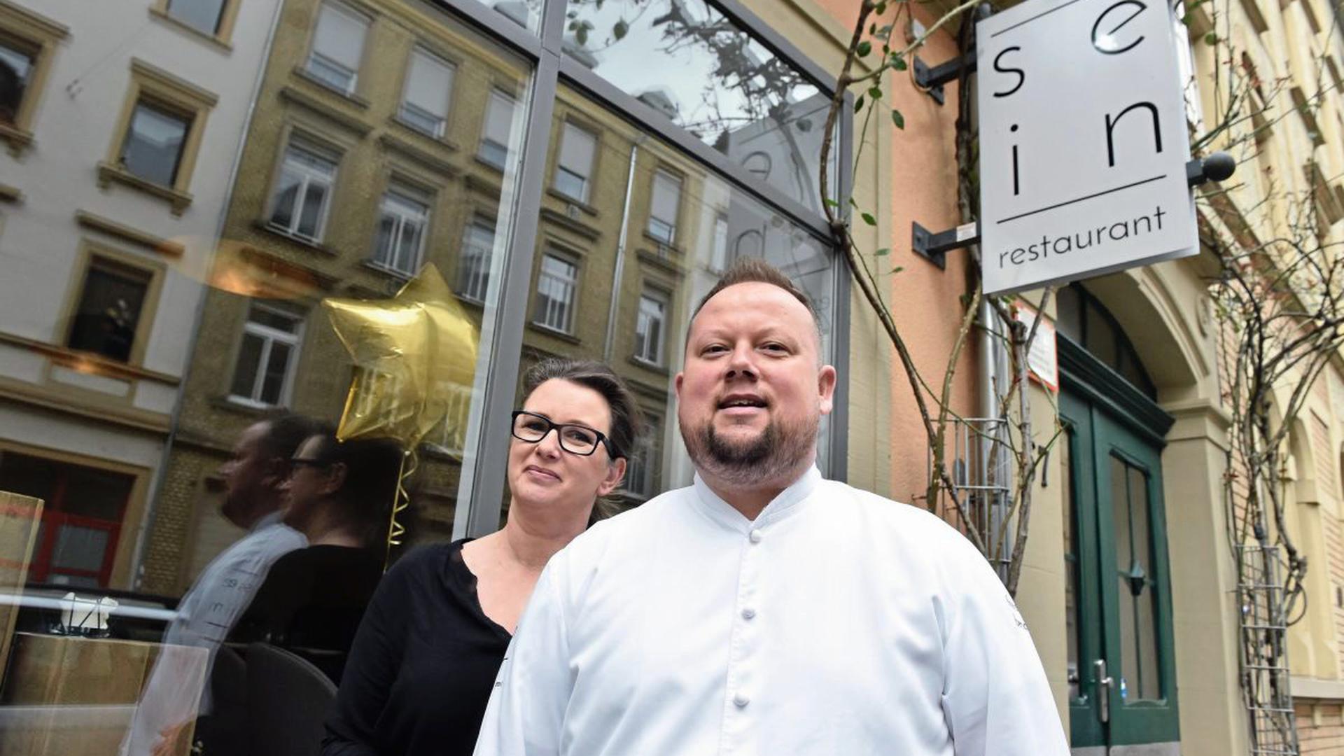 Der Karlsruher Koch Thorsten Bender und seine Frau Susanne Schwall eröffneten erst 2017 das Lokal mit dem existenziellen Namen „Sein“. Den Stern-Luftballon bekamen sie geschenkt.