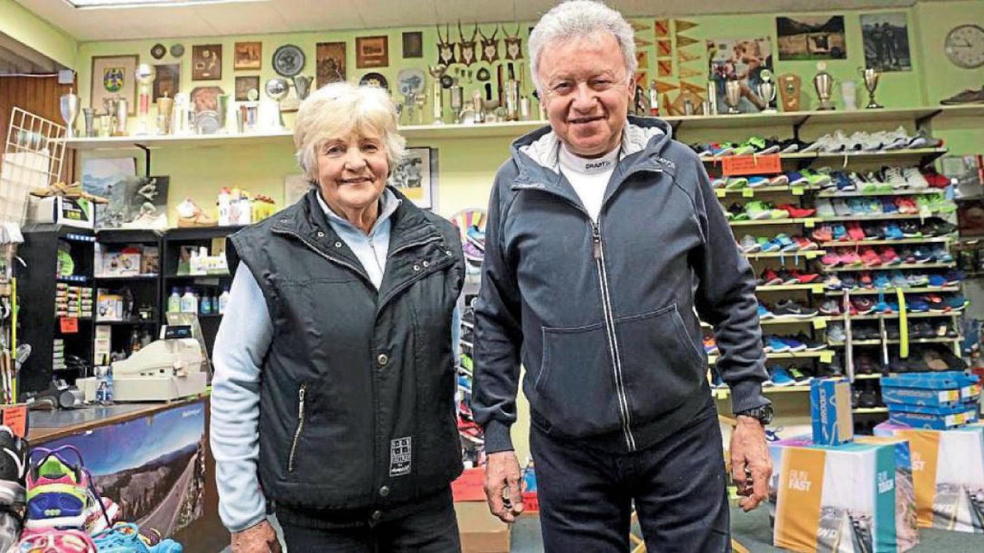 Nach 42 Jahren schließen Rosa und Hans Gulyas ihr Laufsportgeschäft in der Karlsruher Lessingstraße.