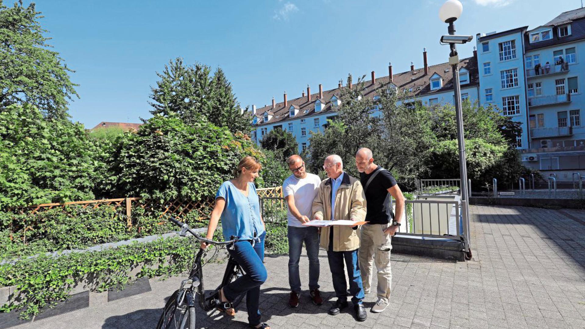 Grünes Wohnen im Bahnhofsviertel wollen Birgit Keim, Stefan Kirstätter, Gerd-Rainer Ritter und Frank Klingler (von links) auch in Zukunft sichergestellt wissen.