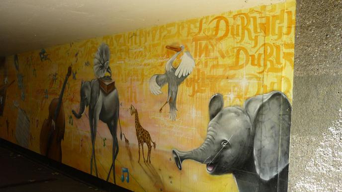 Graffiti in der Unterführung Auerstraße in Karlsruhe-Durlach mit exotischen Tieren