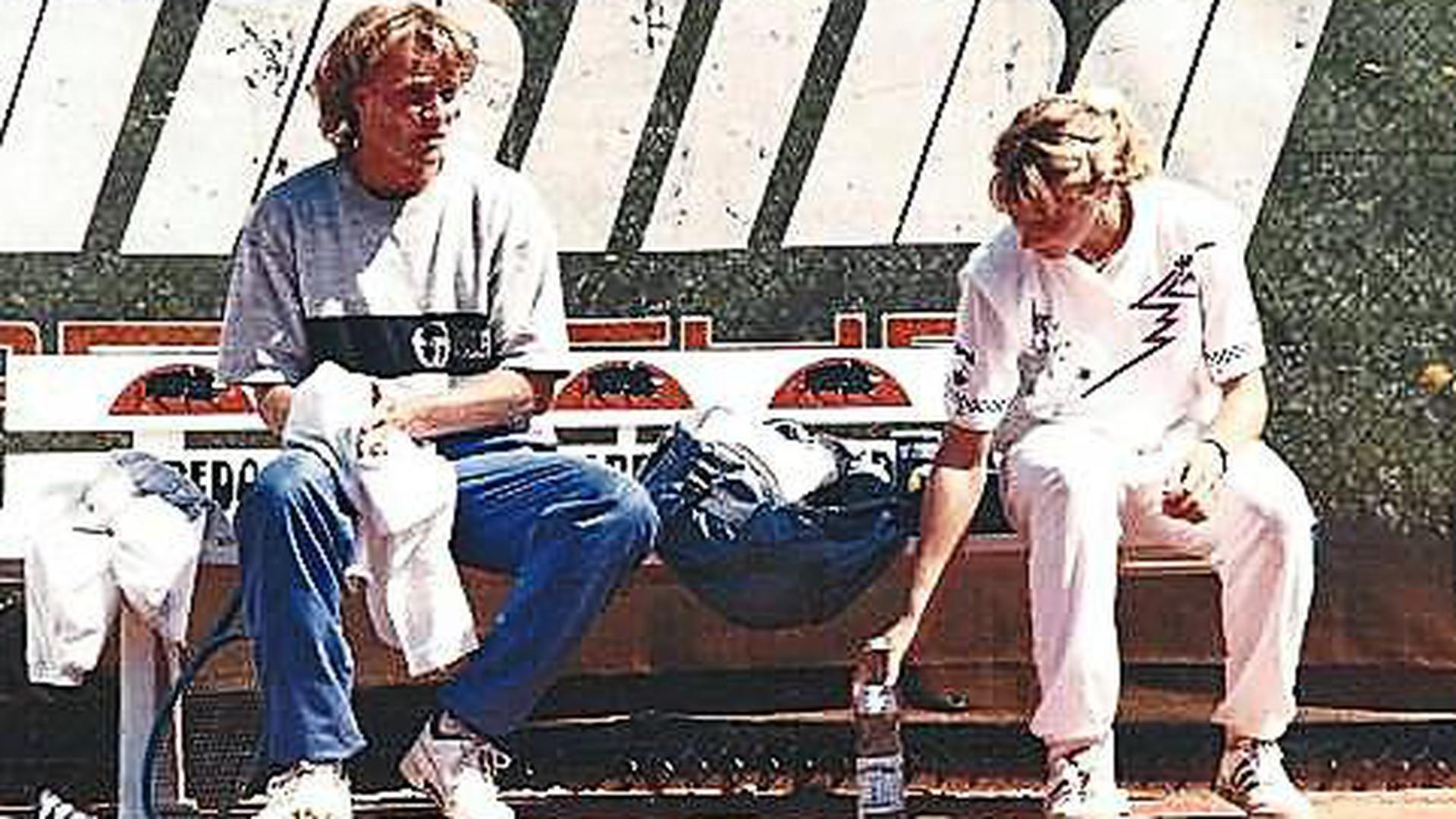 Training beim TC Rüppurr im Jahr 1990: Markus Schur mit Steffi Graf.