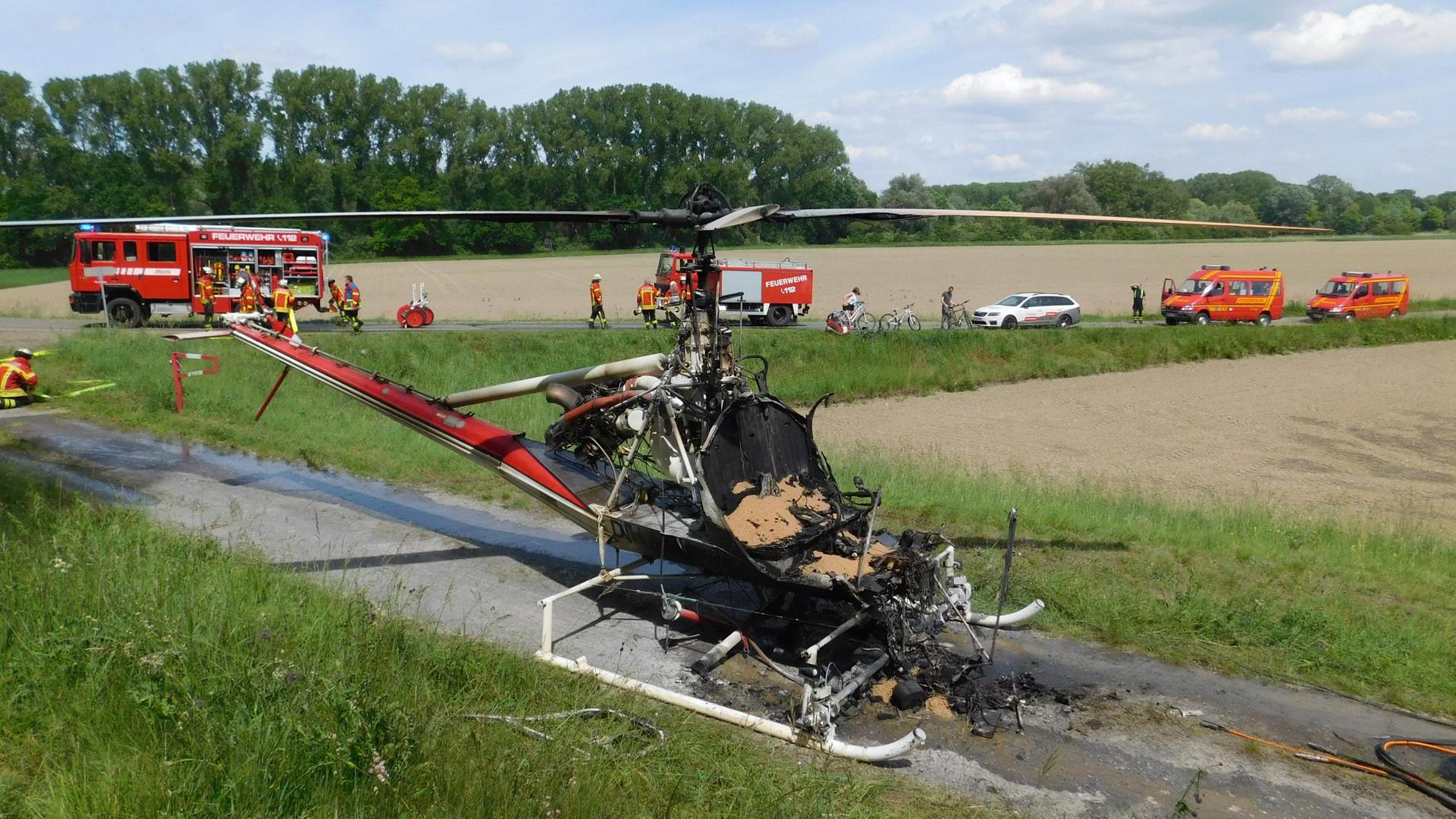 Der erste ging kaputt, der zweite Kabs-Hubschrauber fing auf der Insel Elisabethenwörth wegen eines Kabelbrandes Feuer und brannte aus.
