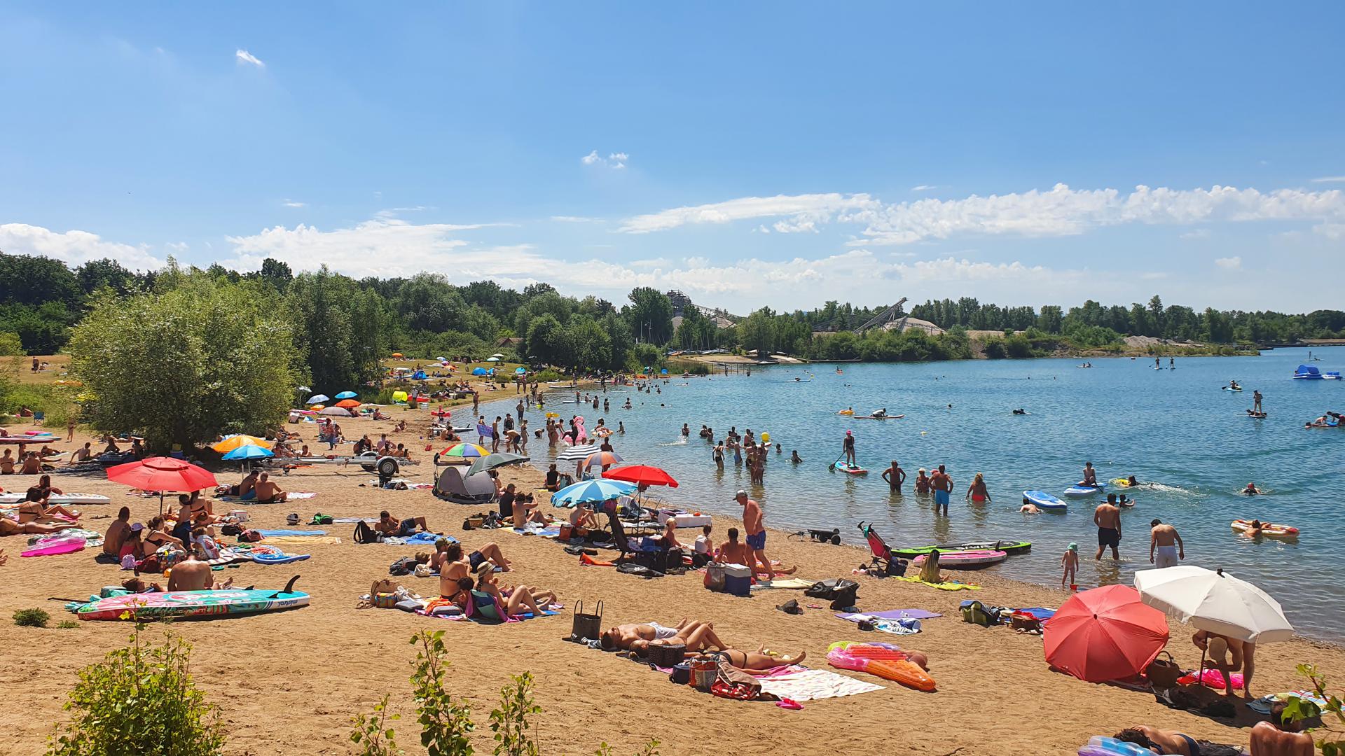 Badespaß für Groß und Klein: Das gute Wetter lockt am Wochenende zahlreiche Badegäste aus der ganzen Region an den Epplesee nach Rheinstetten.