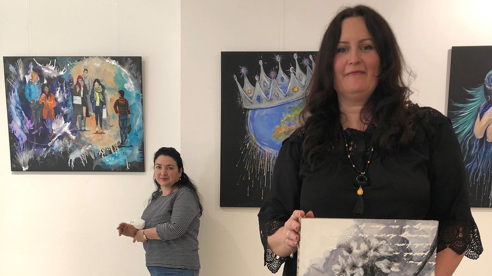 Zwei Künstlerinnen stellen in der Art-Galerie Ettlingen unter dem Titel „Kunst trotz(t) Corona“ aus.