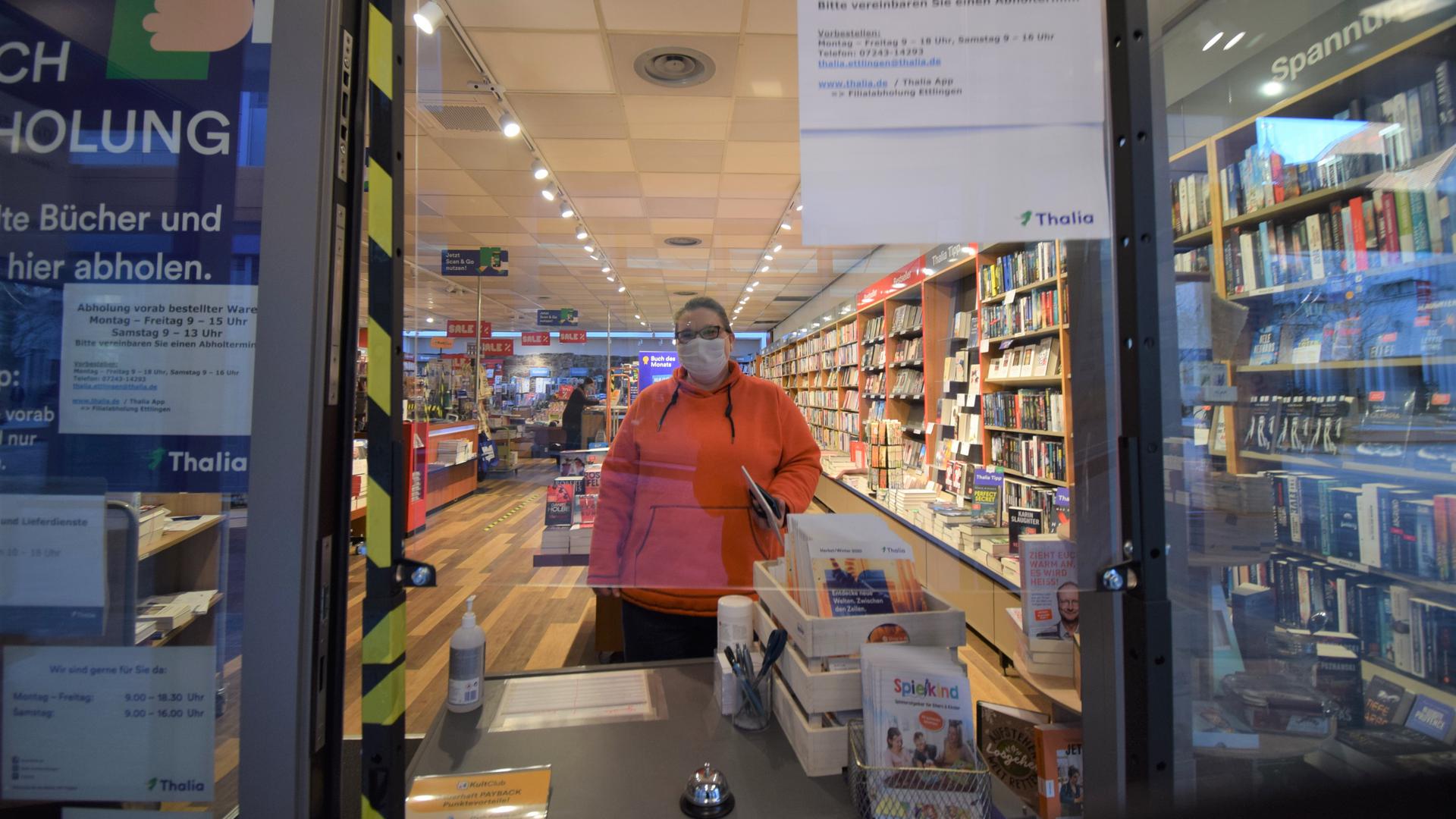 Guten Mutes: Für Sylvia Donath von der Thalia Buchhandlung in Ettlingen ist das Geschäft mit der Abholung von Büchern ganz gut angelaufen. 