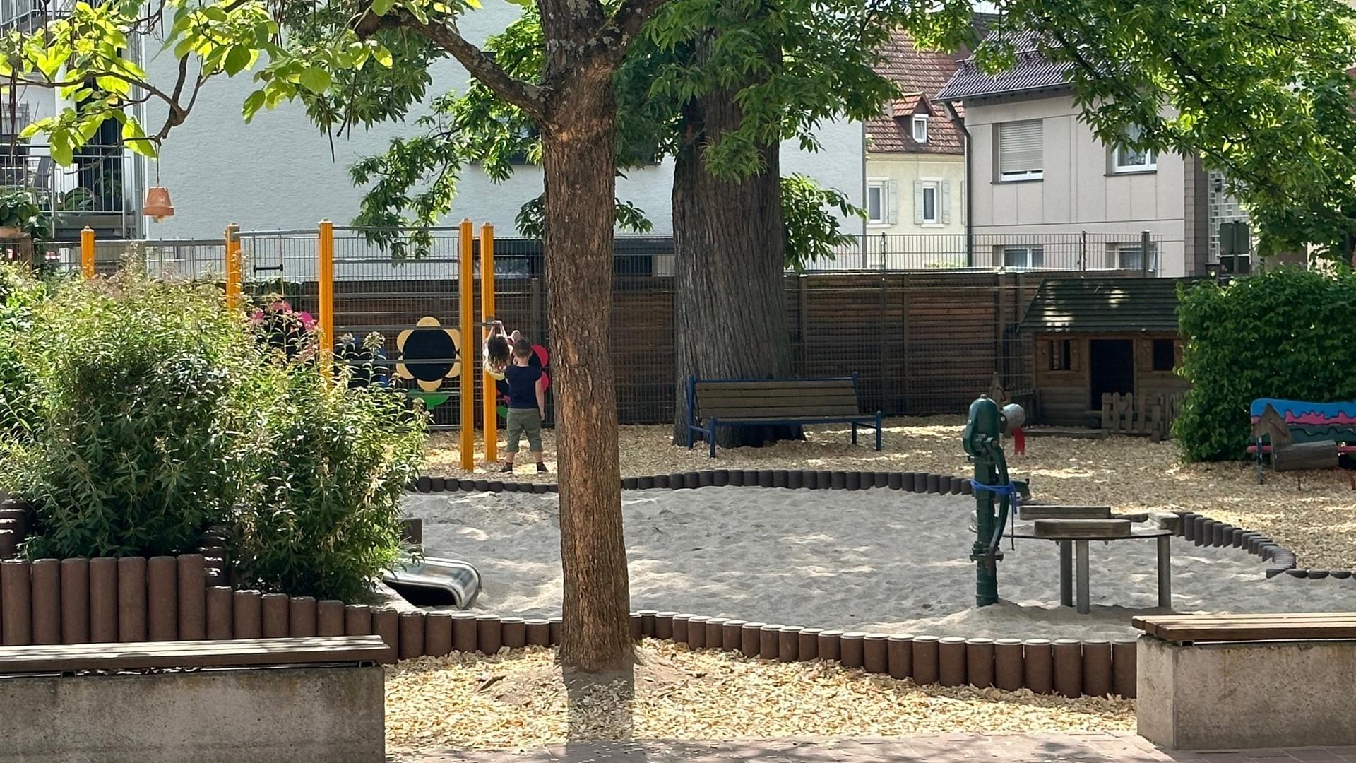 Wieder nutzbar ist die Spielfläche am Kinderhaus St. Elisabeth. Es gibt dort einige Verbesserungen für die Kinder.