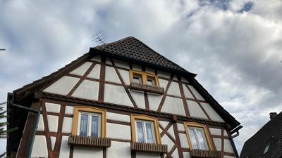 Schöne alte Häuser wie dieses findet man in Ettlingenweier auf Schritt und Tritt.
