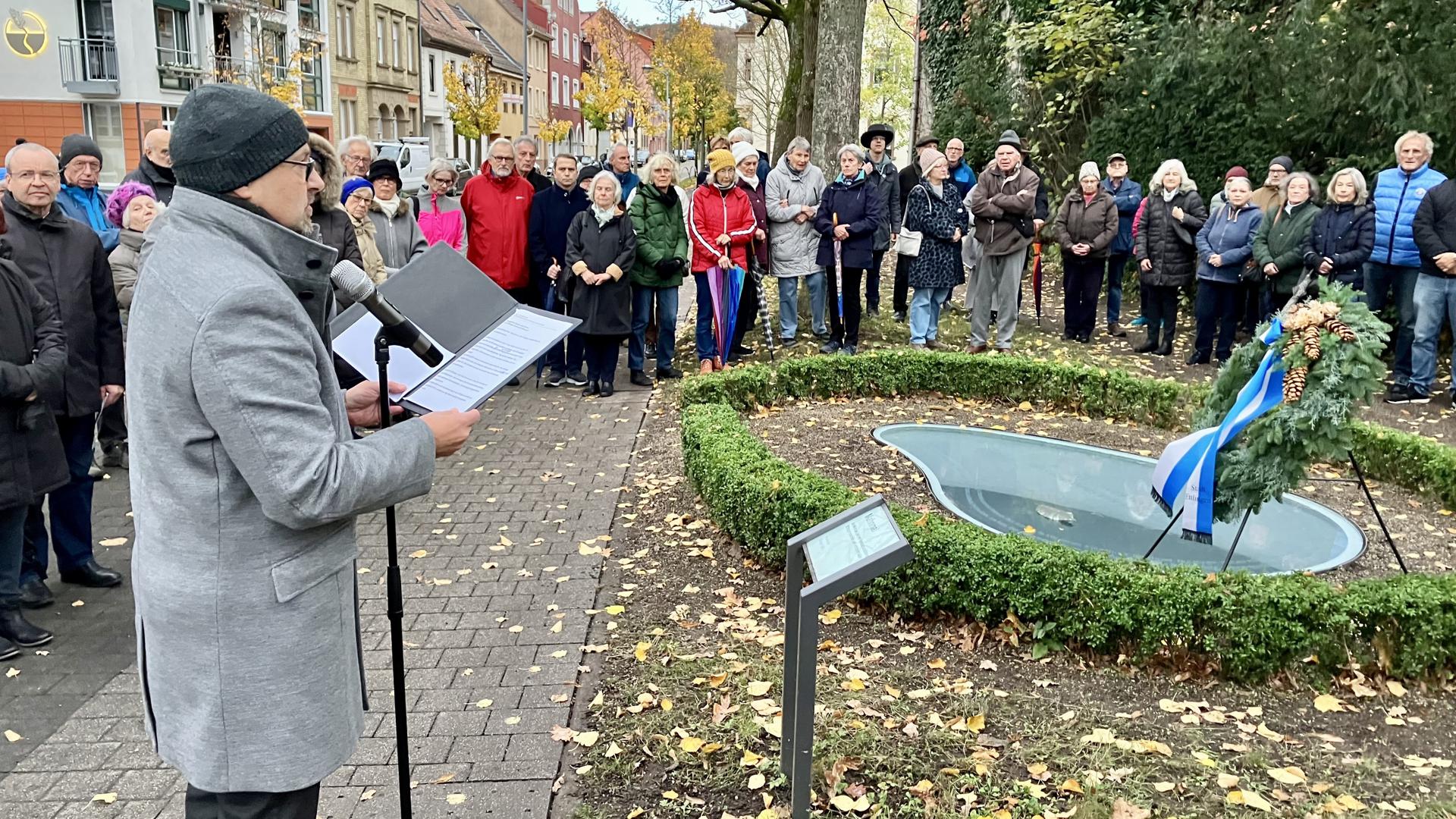 Ettlingens OB Andreas Arnold rief beim Gedenken zur Pogromnacht dazu auf, gemeinsam gegen undemokratische Kräfte in Deutschland und auch Ettlingen aufzustehen.