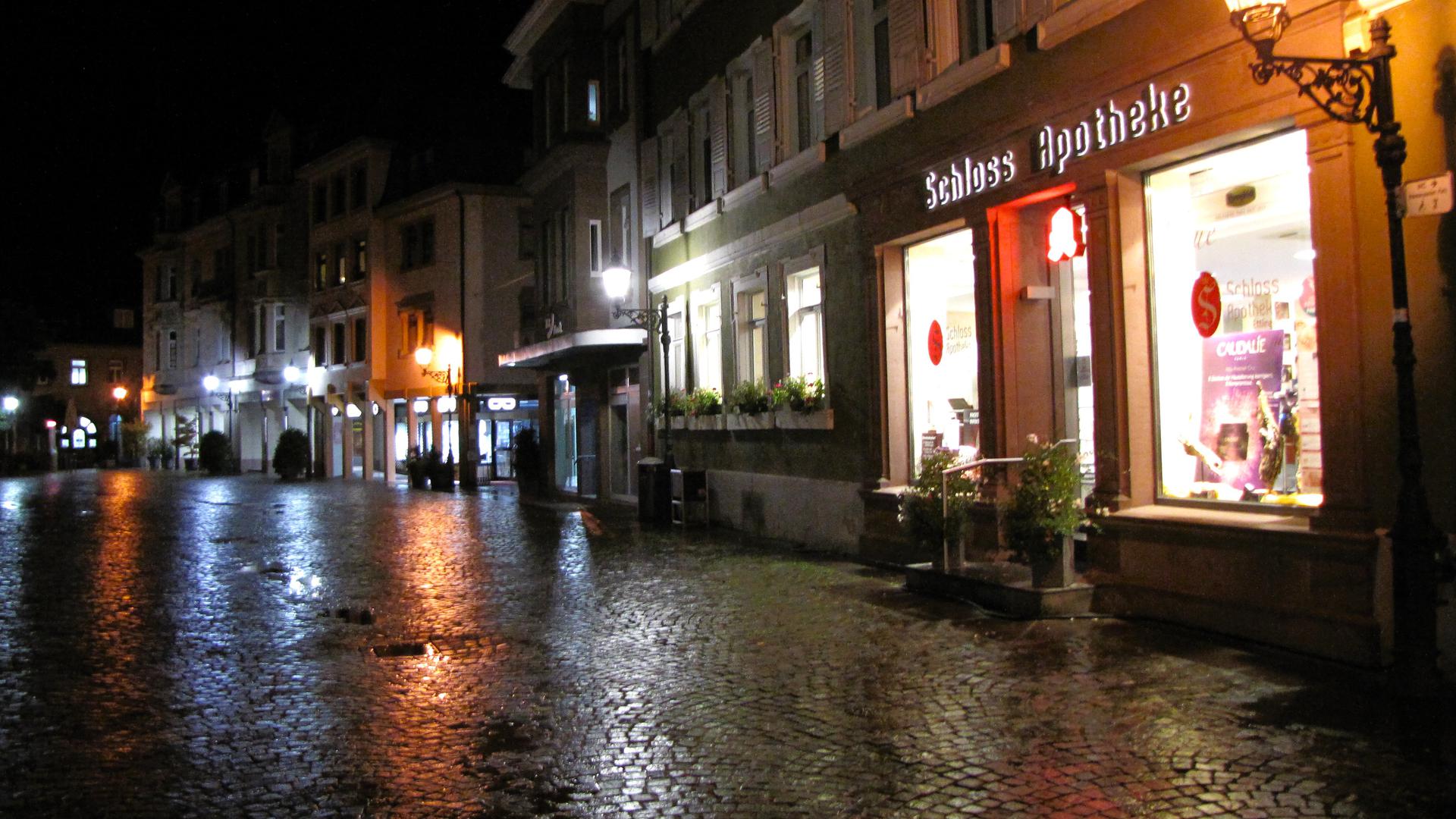 Ettlinger Einkaufsstraße bei Nacht