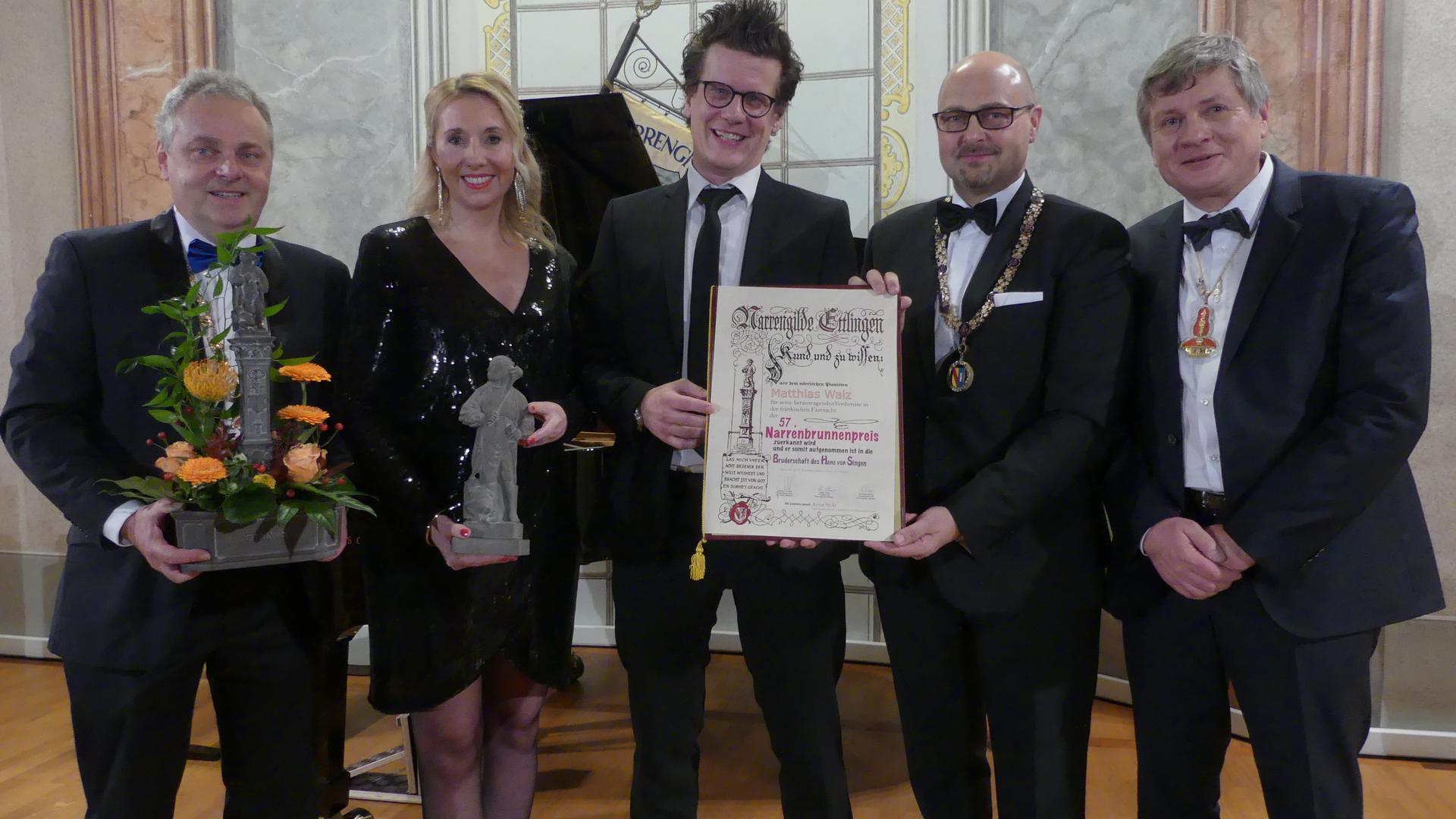 Fränkischer Fastnachter bekommt Narrenbrunnenpreis: Ralph Klein, Anna Stolz, Matthias Walz, Johannes Arnold und Bernhard Maier (von links)