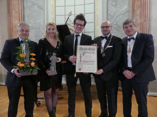 Fränkischer Fastnachter bekommt Narrenbrunnenpreis: Ralph Klein, Anna Stolz, Matthias Walz, Johannes Arnold und Bernhard Maier (von links)