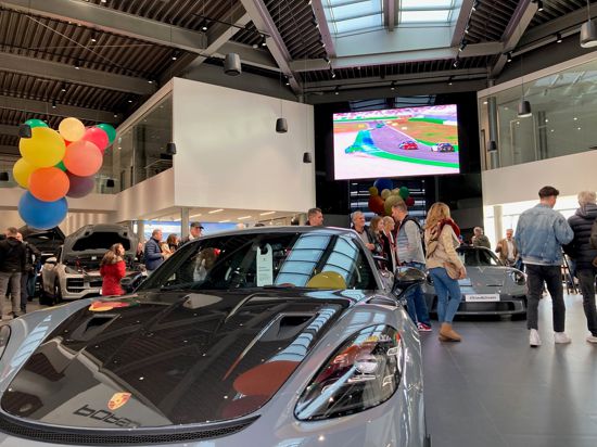 Porsche-Ausstellung im Autohaus