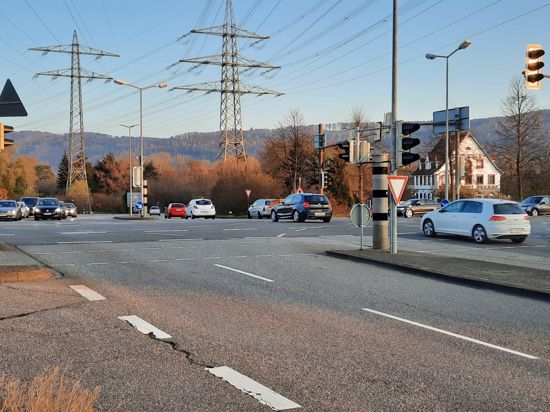 Registriert Rotlicht- und Geschwindigkeitsverstöße: Der stationäre Blitzer an der Seehof-Kreuzung