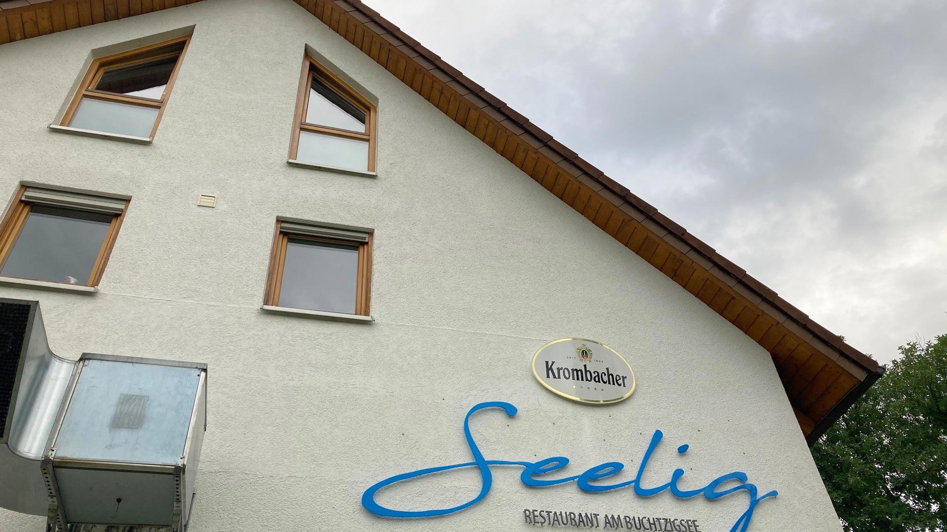 Das Restaurant „Seelig“ am Buchtzigsee in Ettlingen-Bruchhausen von außen.