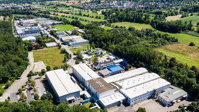 Neubau geplant: Die Schweizer Firma Sistag hat die Grünfläche bei den ehemaligen Klingelnberg-Hallen erworben. Sie will dort ab dem kommenden Jahr bauen. 