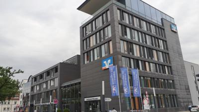 Volksbank Ettlingen, hier der Blick auf die Zentrale in der Ettlinger Wilhelmstraße.