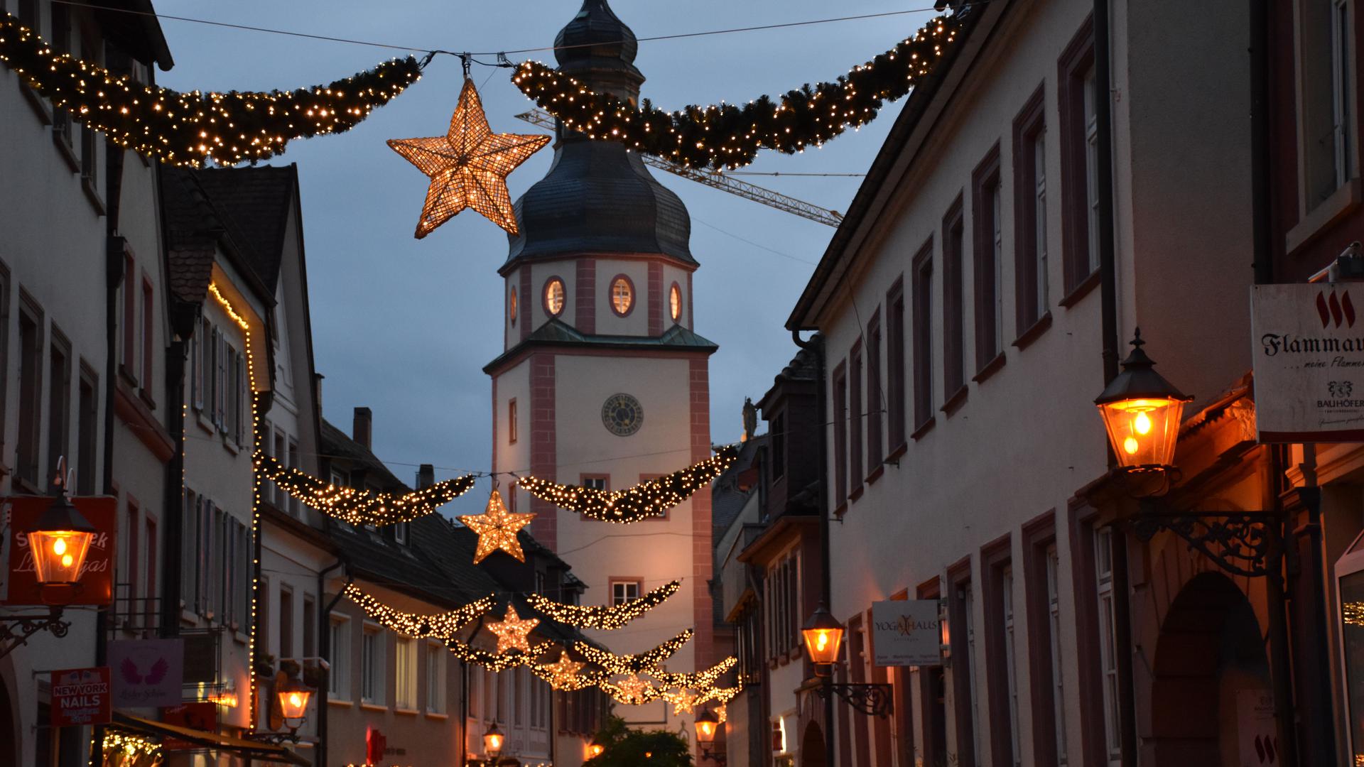 Weihnachtsbeleuchtung in der Kronenstraße Ettlingen