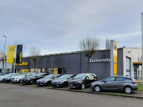 Gebäude /Autohaus Opel 