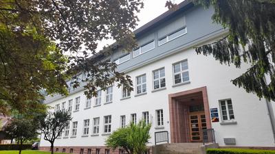 Möglichkeiten zur Umbau der alten Grundschule im Herrenalber Klosterareal zur Nutzung als  Rathaus sollen entwickelt werden