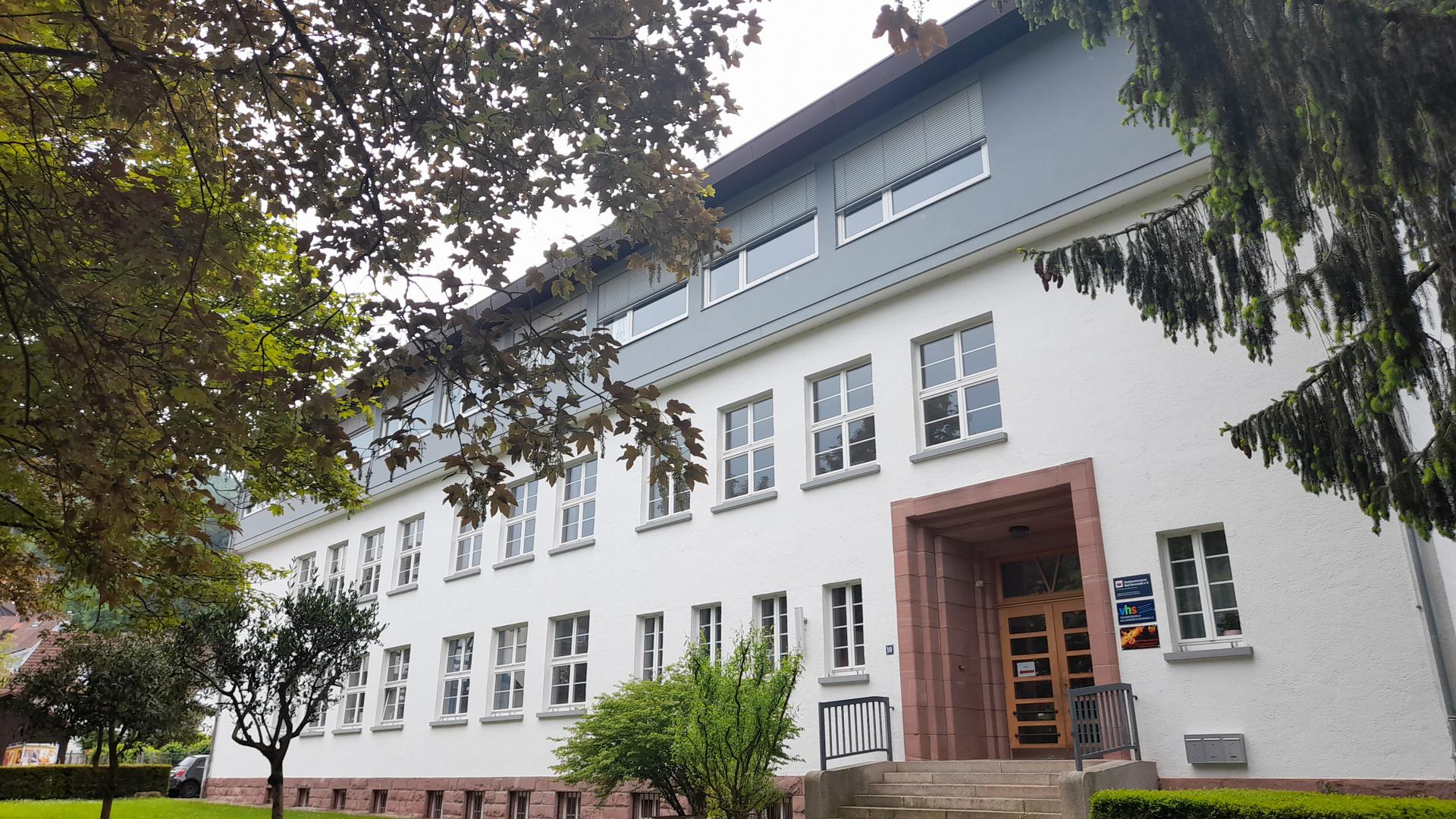 Die alte Grundschule im Herrenalber Klosterareal.