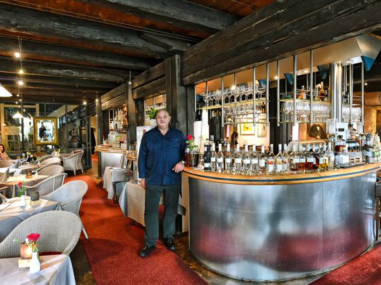Silvio Przybylowicz, Restaurantleiter der Klosterscheuer, steht in seinem Restaurant