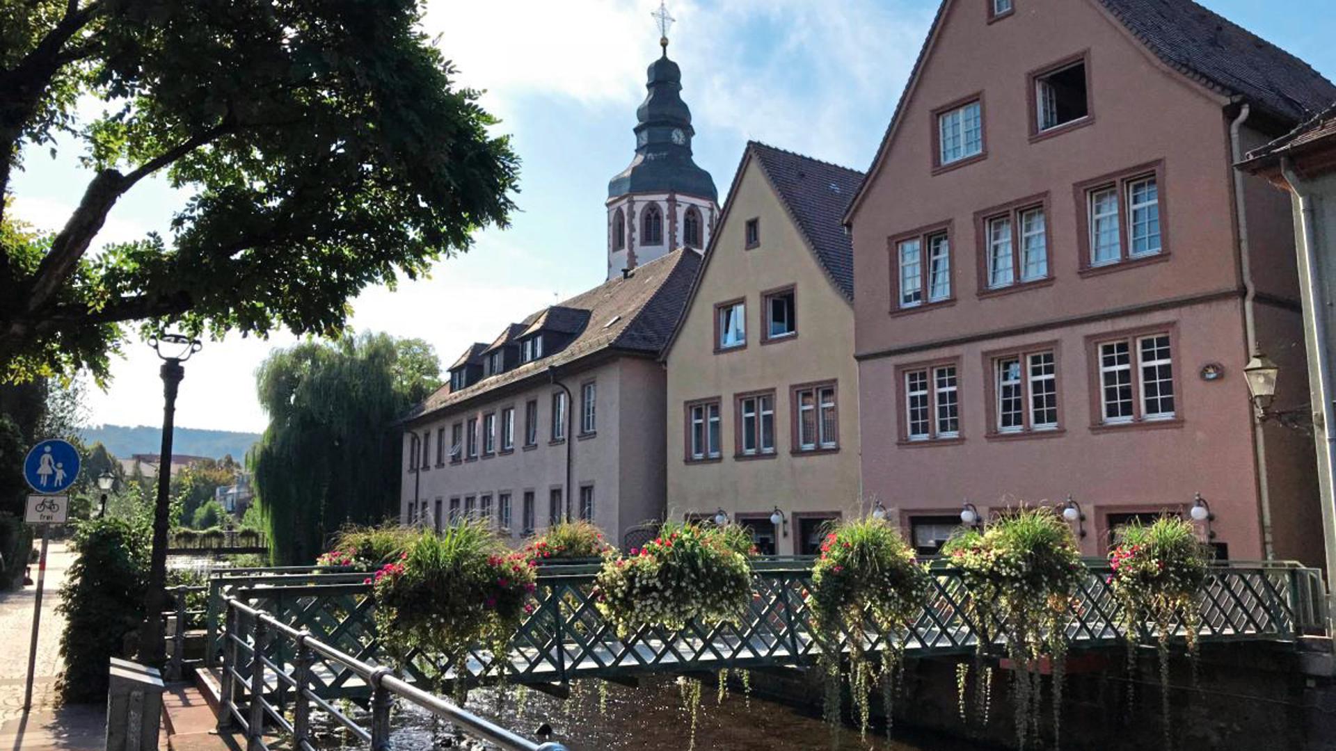 Die Alb in Ettlingen ist ein beschauliches Flüsschen – aber wehe, wenn Hochwasser kommt. Davor will die Stadt mit entsprechenden Vorkehrungen im Albtal ihre Bürger schützen.