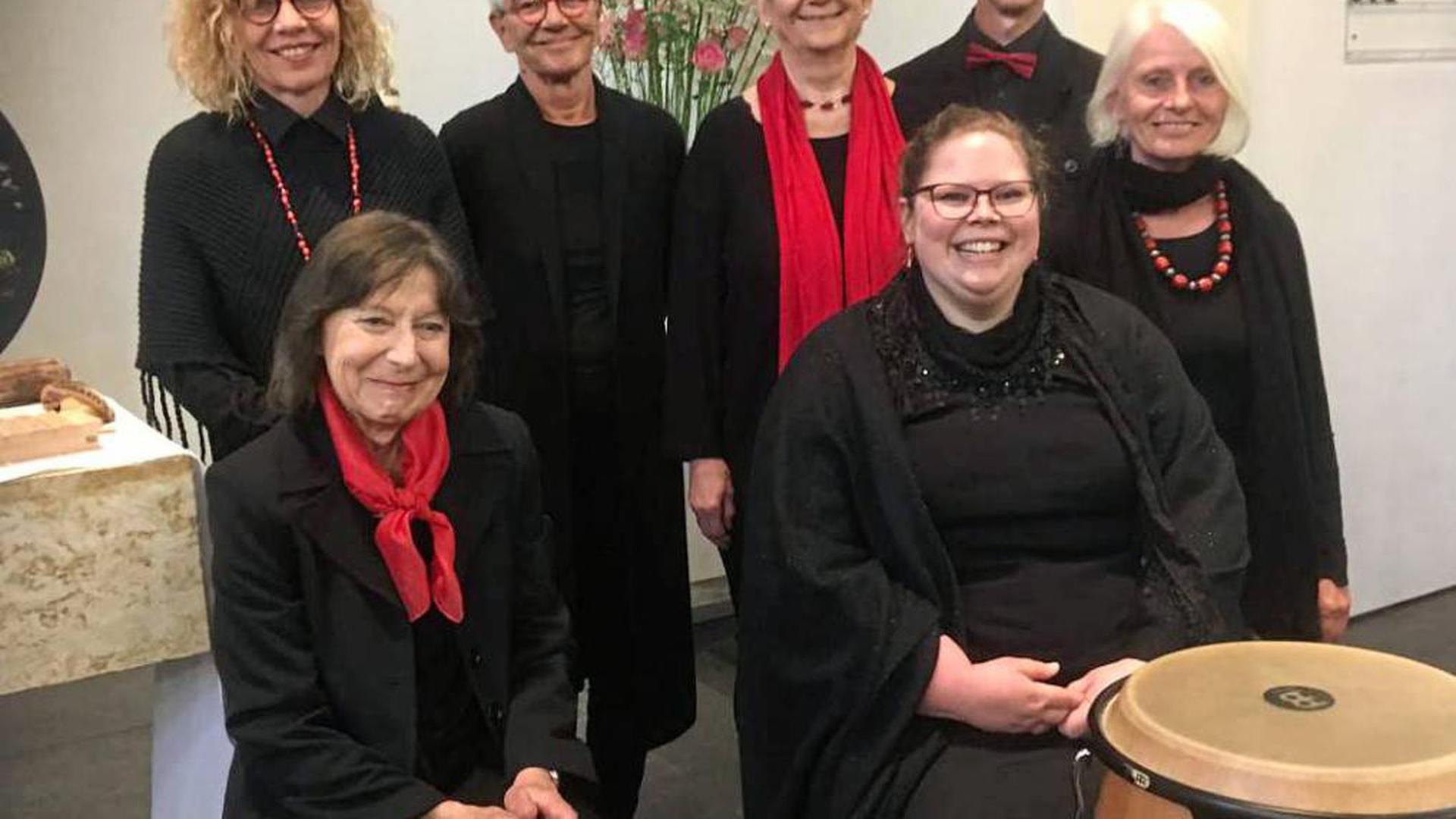 Zur Gruppe Schallwellen haben sich Hospizmitarbeiter zusammengeschlossen. Sie singen und musizieren am 13. Mai in der Paulusgemeinde Ettlingen.