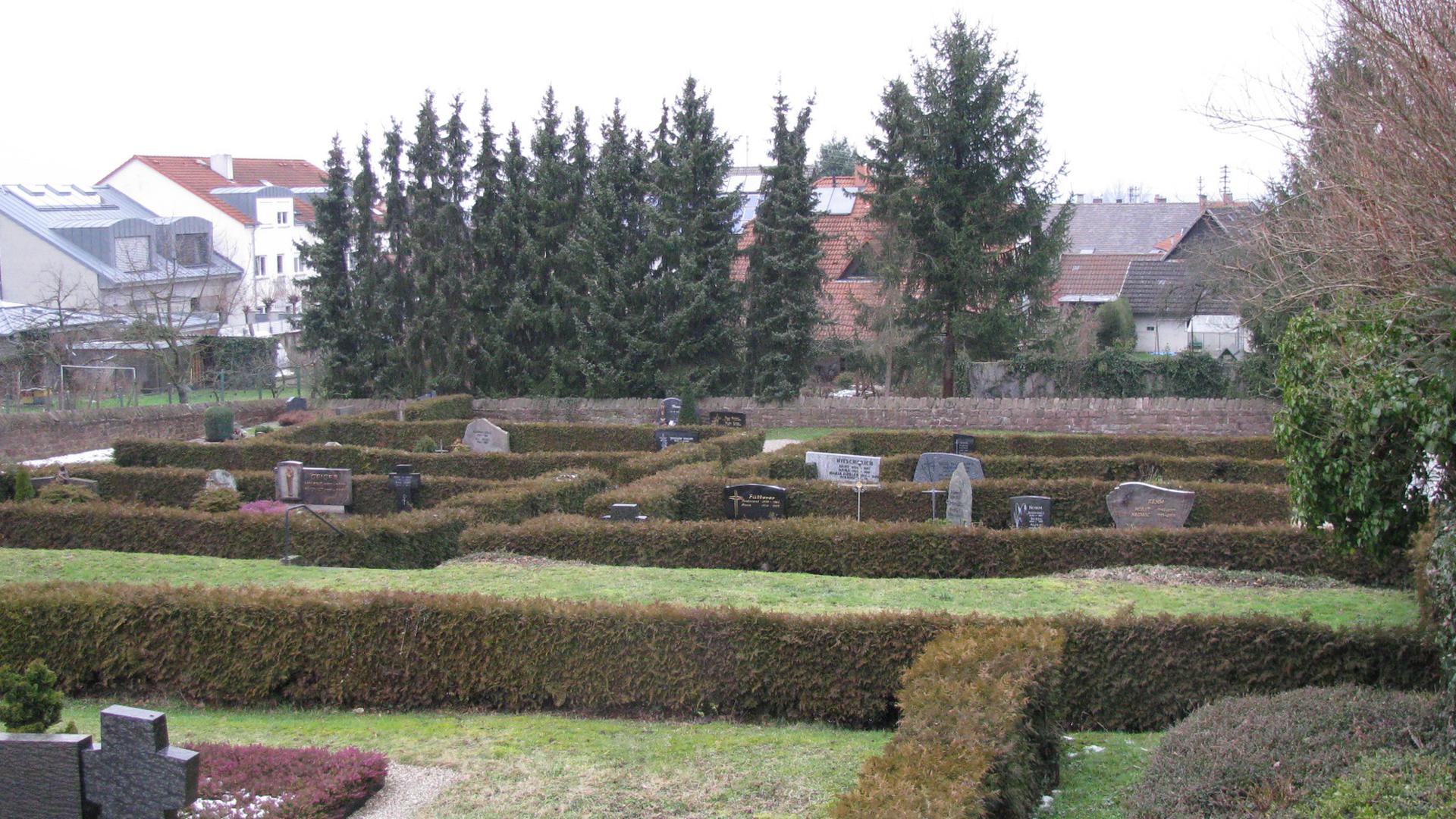 Ehemaliges Ruhrgräberfeld auf dem Friedhof Malsch, welches 1952 geräumt wurde.