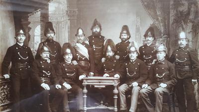Die Kameradschaft im Jahr 1925: Mitglieder des Freiwilligen Feuerwehr-Korps Malsch posieren für ein Foto.