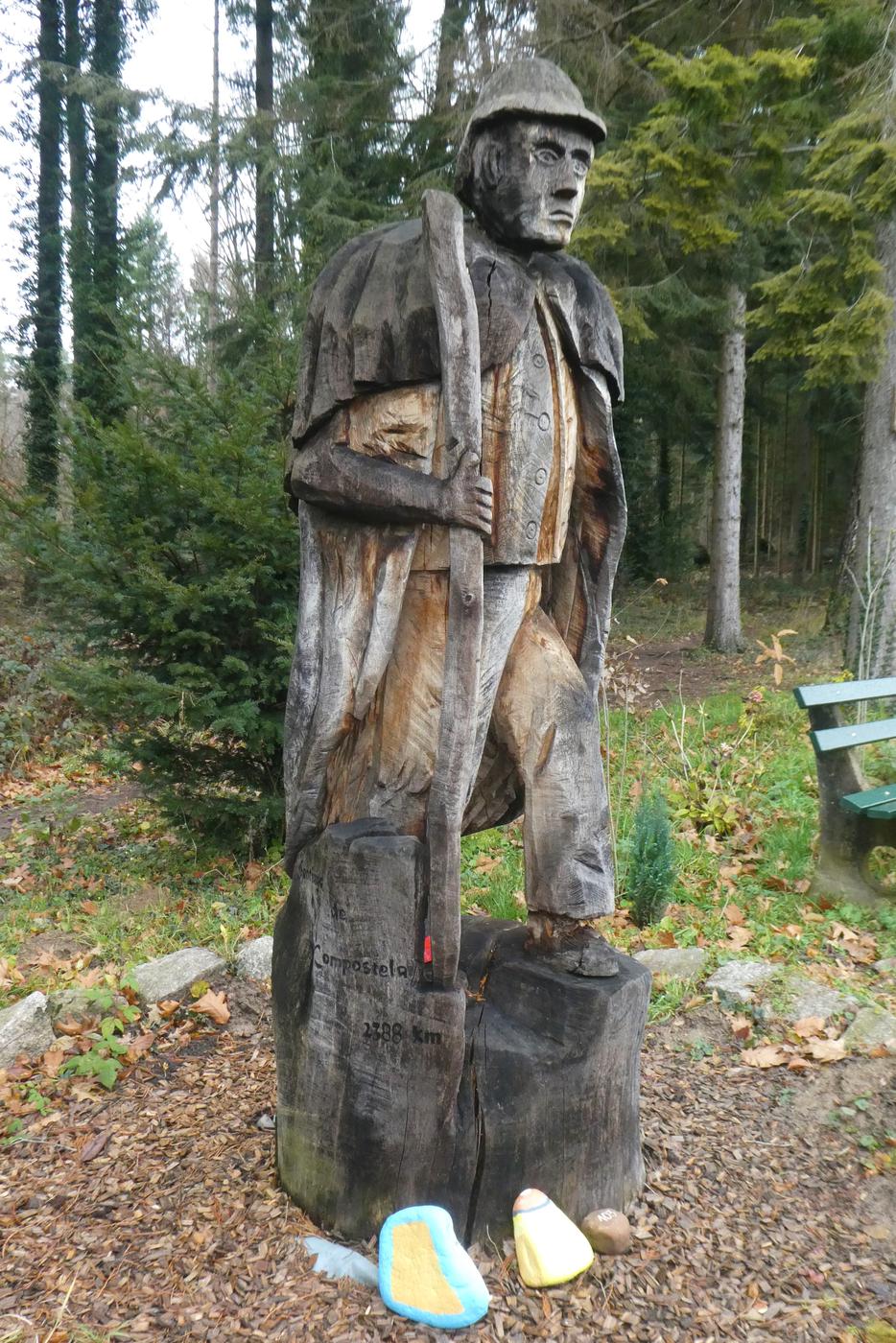 Pilgerfigur aus Holz