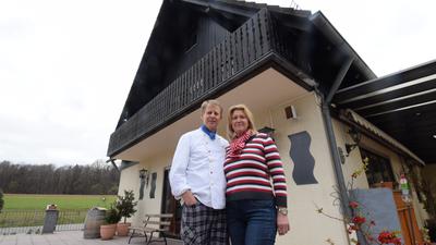 Wirte mit Herzblut: Dietmar und Christine Karstens sind seit 14 Jahren Pächter des Rimmelsbacher Hofs. Ihr Vertrag läuft noch sechs Jahre. Eventuell könnte aber schon früher ein neuer Pächter oder Eigentümer  das Haus übernehmen.
