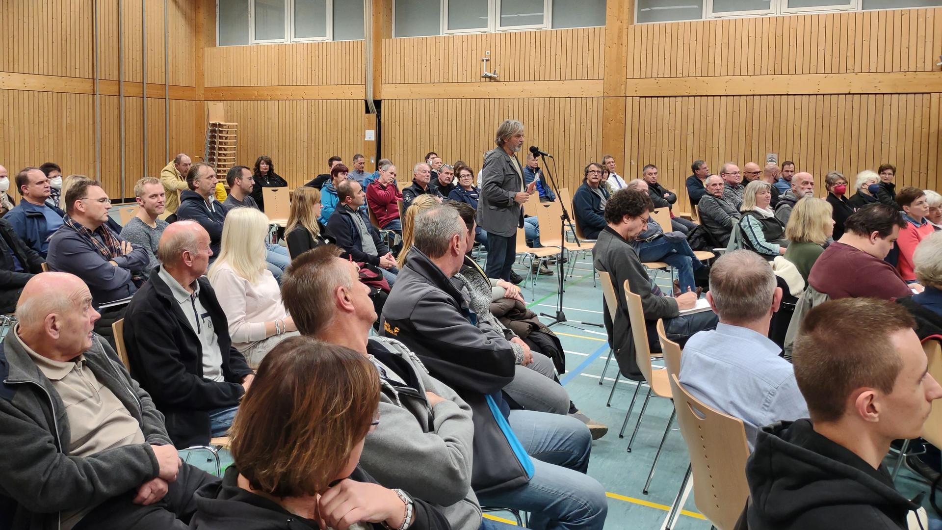 Gesprächsbedarf: So mancher Bürger äußerte bei einer Infoveranstaltung der Gemeinde Marxzell Bedenken über ein geplantes Neubaugebiet im Ortsteil Pfaffenrot.