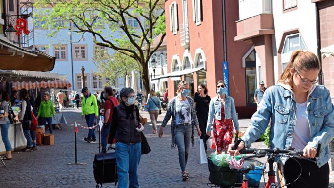 Zahlreiche Menschen zog es am Samstag in die Ettlinger Innenstadt.