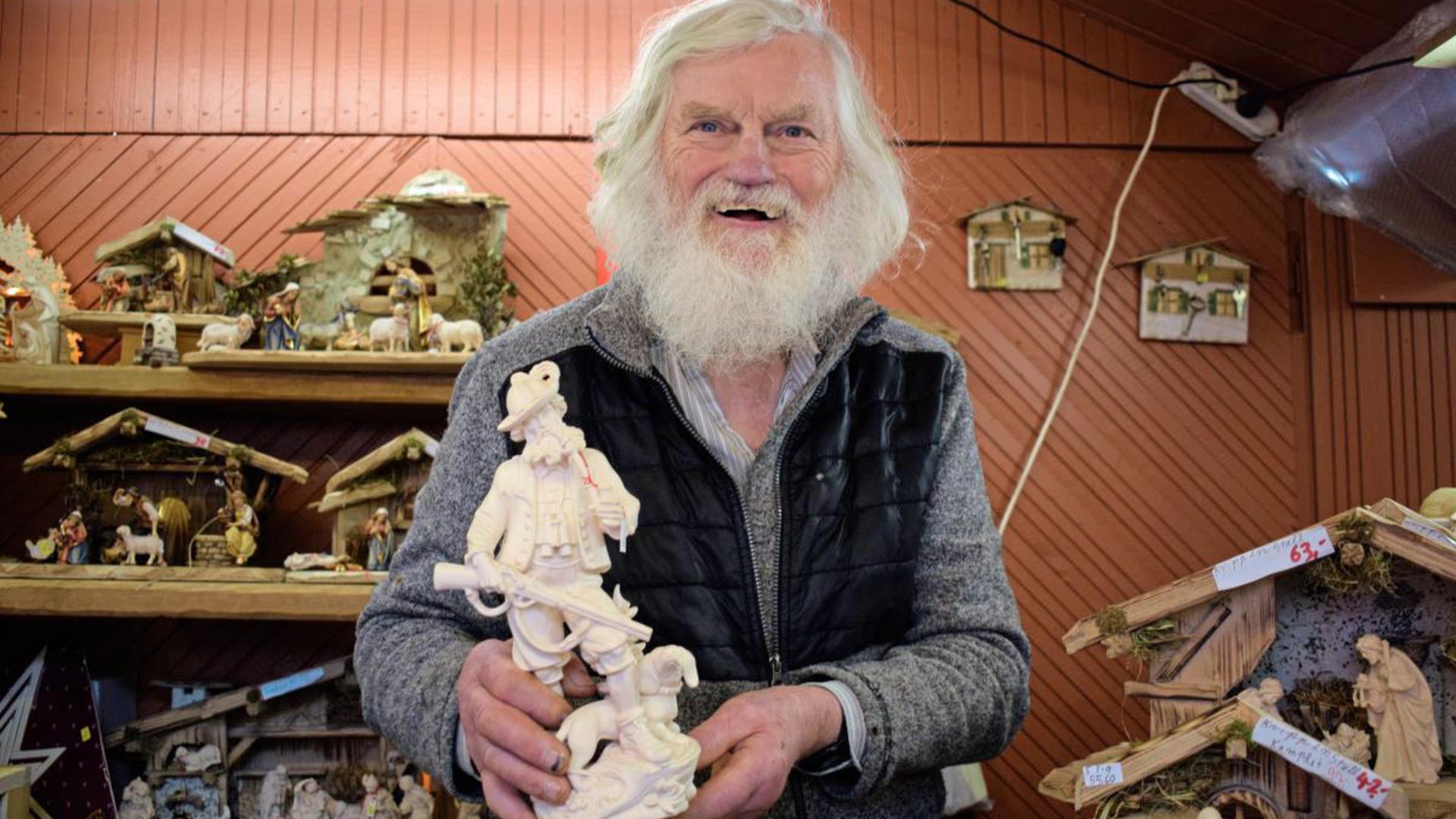 Seit 32 Jahren ist Horst Eich schon beim Sternlesmarkt dabei. Das Geschäft mit seinen Holzfiguren läuft „zufriedenstellend“, sagt er.