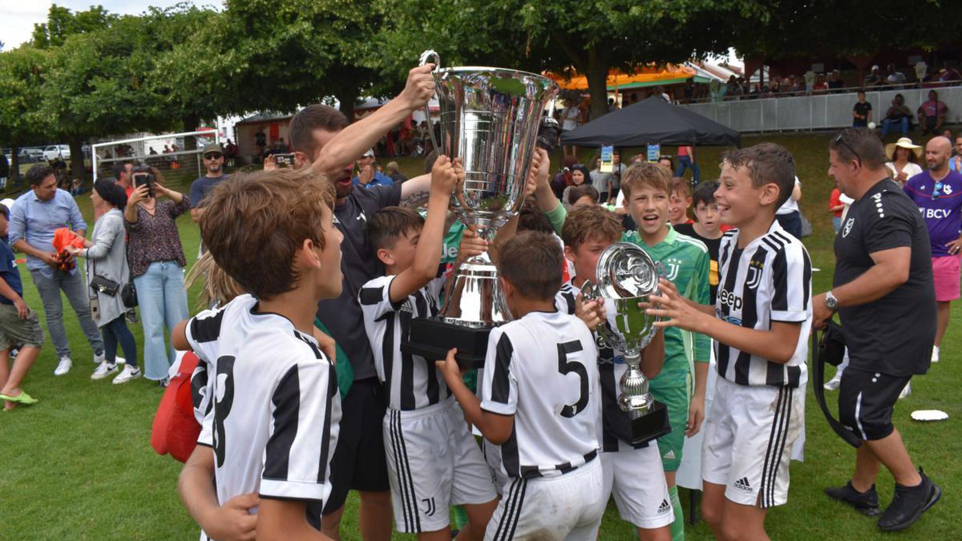 Italienische Nachwuchstalente im Glück gab es vergangenes Jahr bei der Champions Trophy, als die Fußballer von Juventus Turin den großen Pokal holten.