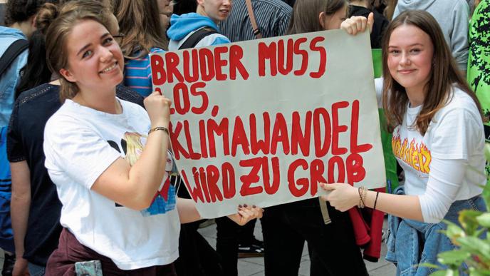 Demonstranten fordern "Bruder muss los, Klimawandel zu groß"