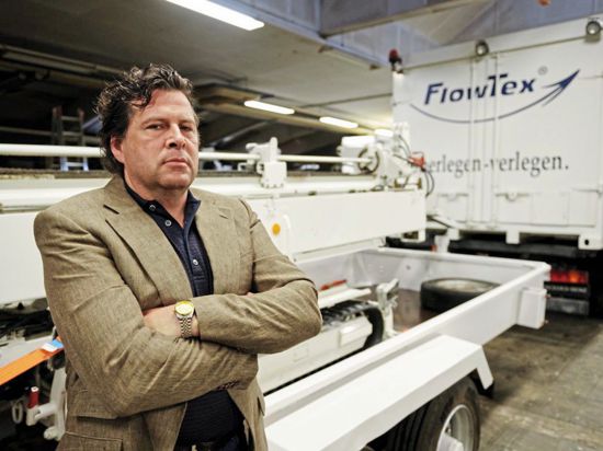 Hans-Jochen Wagner spielt in der SWR-Produktion die Rolle des „Big Manni“, der als Chef der Firma Flowtex einen Milliardenbetrug begeht.