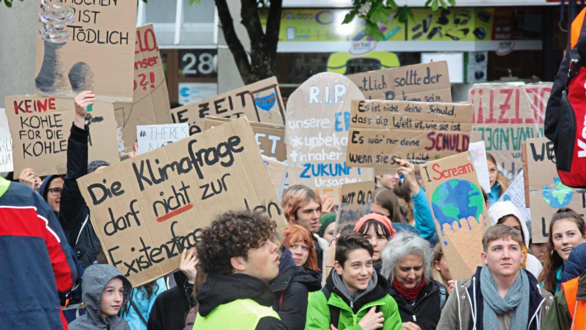 "Fridays for Future": Rund 2.000 Menschen demonstrierten am Freitag in Karlsruhe.
