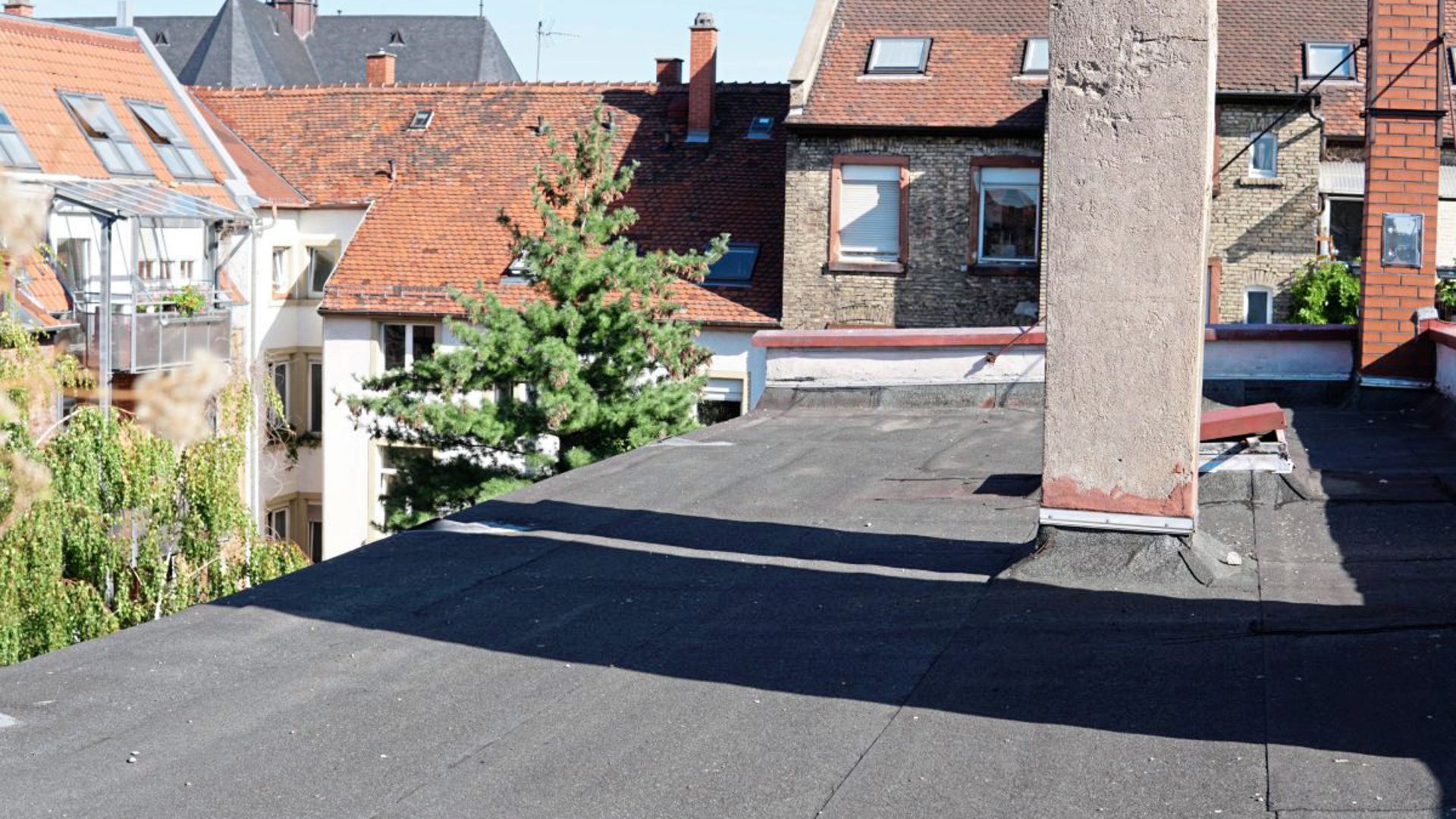 Kahle Fläche: Potential für Dachgärten haben zahlreiche Flachdächer in Karlsruhe.