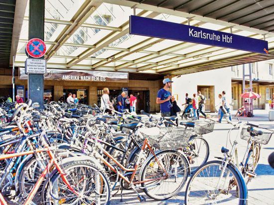 Fahrräder am Karlsruher Hauptbahnhof