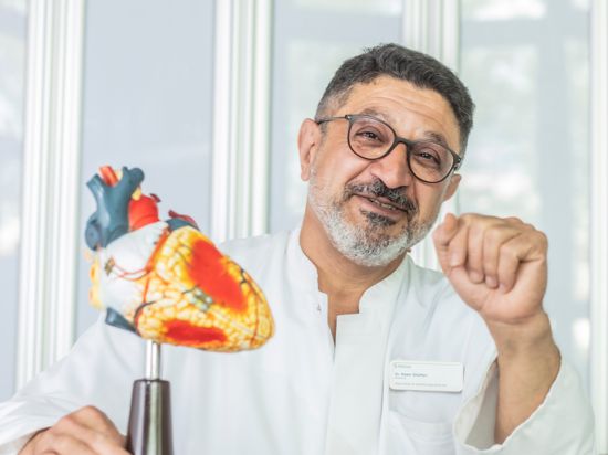 Herzspezialist Naser Ghaffari, Helios Klinik für Herzchirurgie Karlsruhe