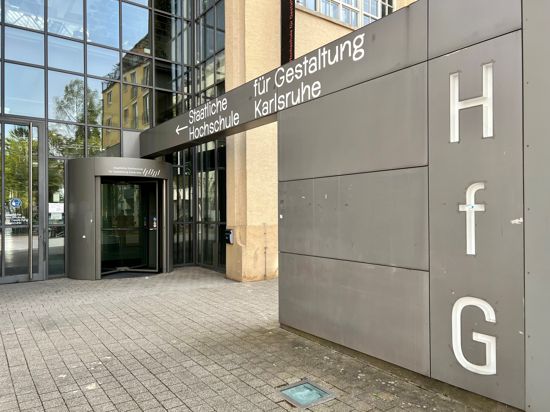 Der Eingangsbereich der Karlsruher Hochschule für Gestaltung (HfG), 13.04.2022