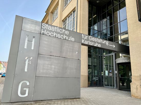 Der Eingangsbereich der Karlsruher Hochschule für Gestaltung (HfG), 13.04.2022