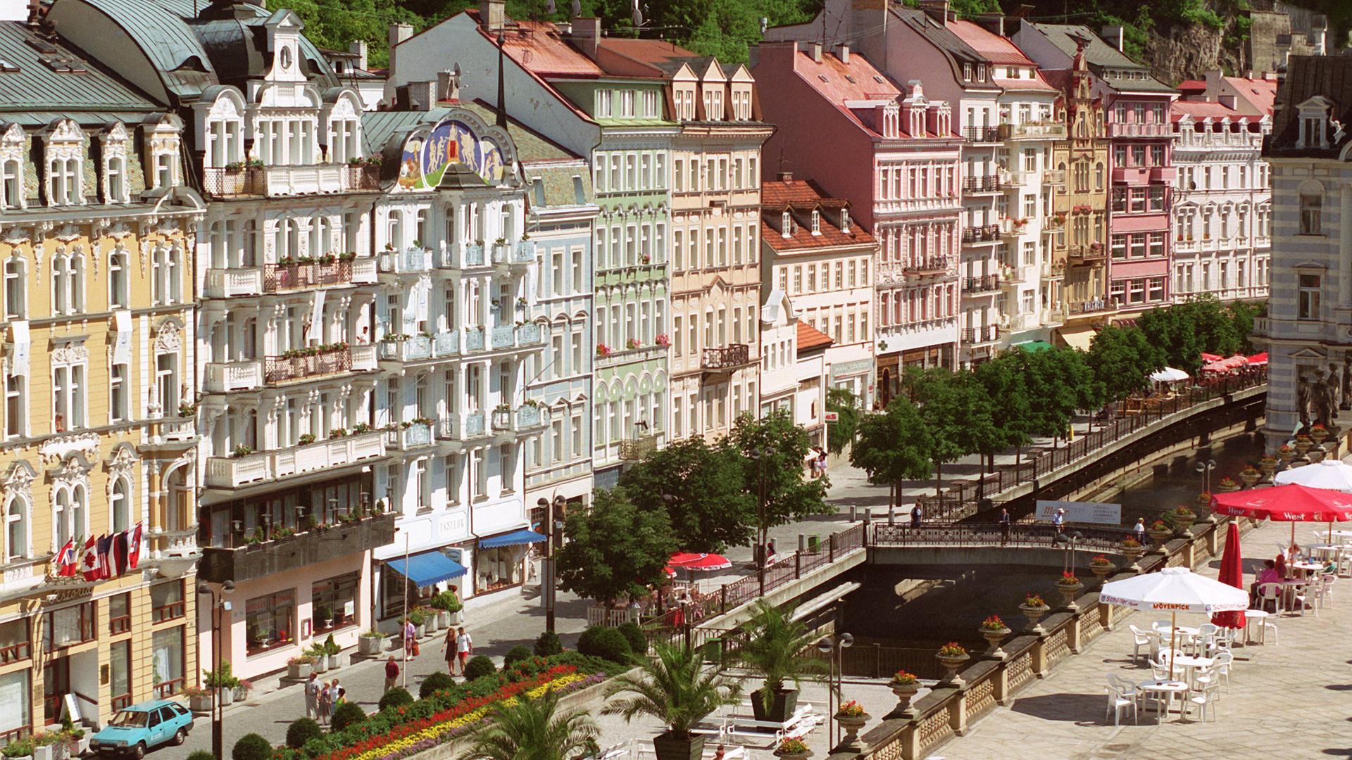Blick auf die Vrideni, eine der Hauptstraßen von Karlsbad.